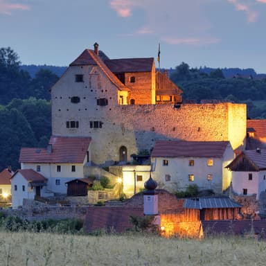Burg Wolfsegg - Ritterburg und Geisterschloss - leichte Sprache